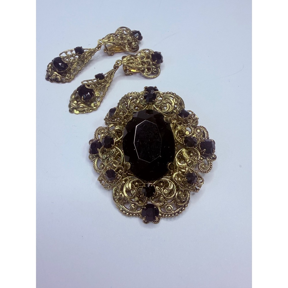 vintage Czech jewelry set features gilded ornate filigree work paired stones